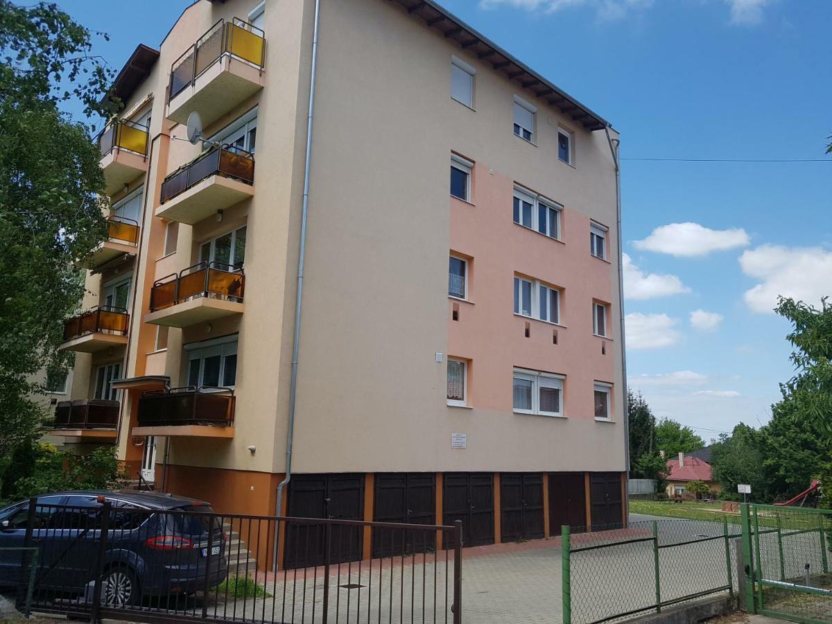 Bazsi Apartman Siofok Exterior photo